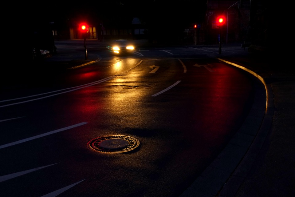silnice v noci